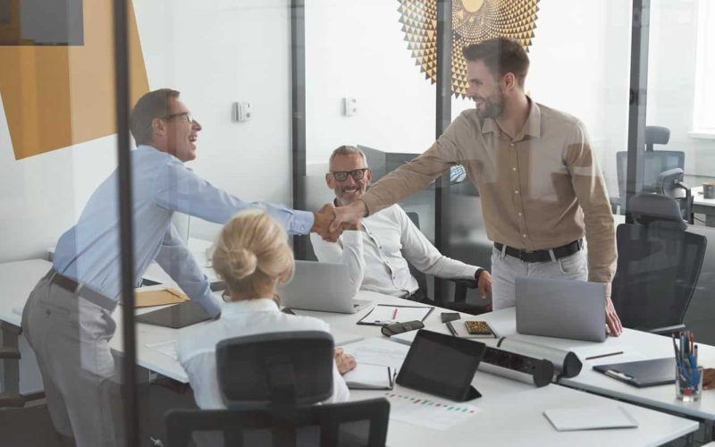 firmenübernahme laufende verträge